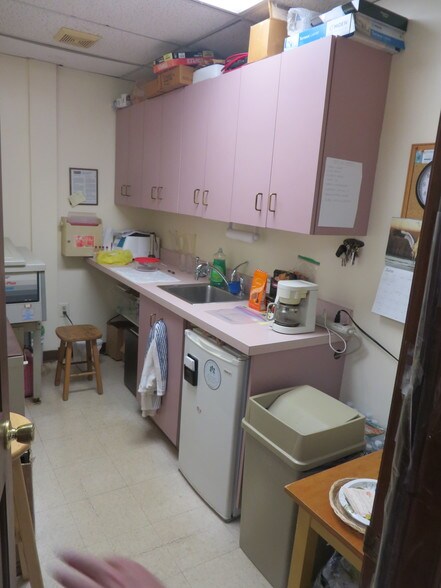 More Photos Of 1130 US Highway 202 S, Raritan Medical For Sale