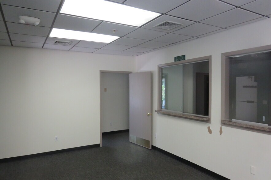 More Photos Of 189 Main Rd, Riverhead Medical For Lease