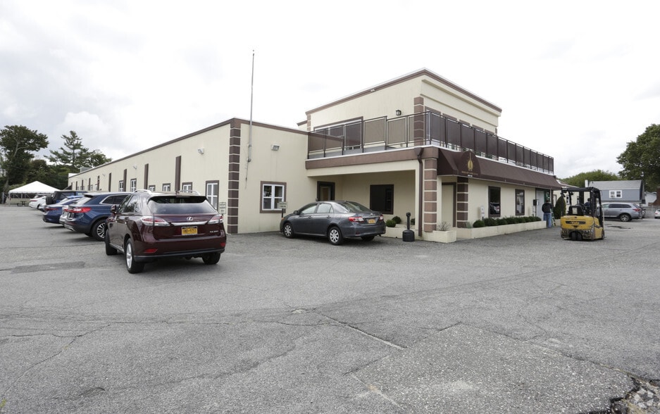 Primary Photo Of 217 River Ave, Patchogue Warehouse For Lease