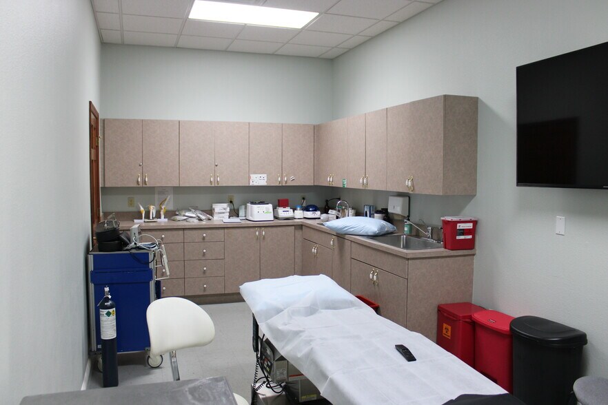 More Photos Of 2831 Alternate 19, Palm Harbor Office For Lease