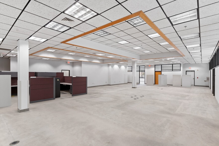 More Photos Of 1100 E Bridger Ave, Las Vegas Office For Sale