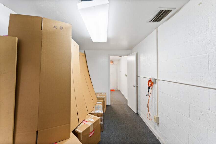 More Photos Of 13826-13838 SW 142nd Ave, Miami Warehouse For Sale