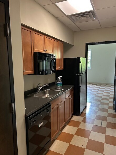 More Photos Of 920 West Chester Pike, Havertown Office For Lease