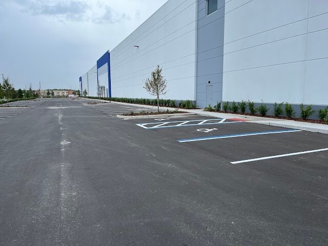 More Photos Of 6965 Marketplace Dr, Orlando Distribution For Lease