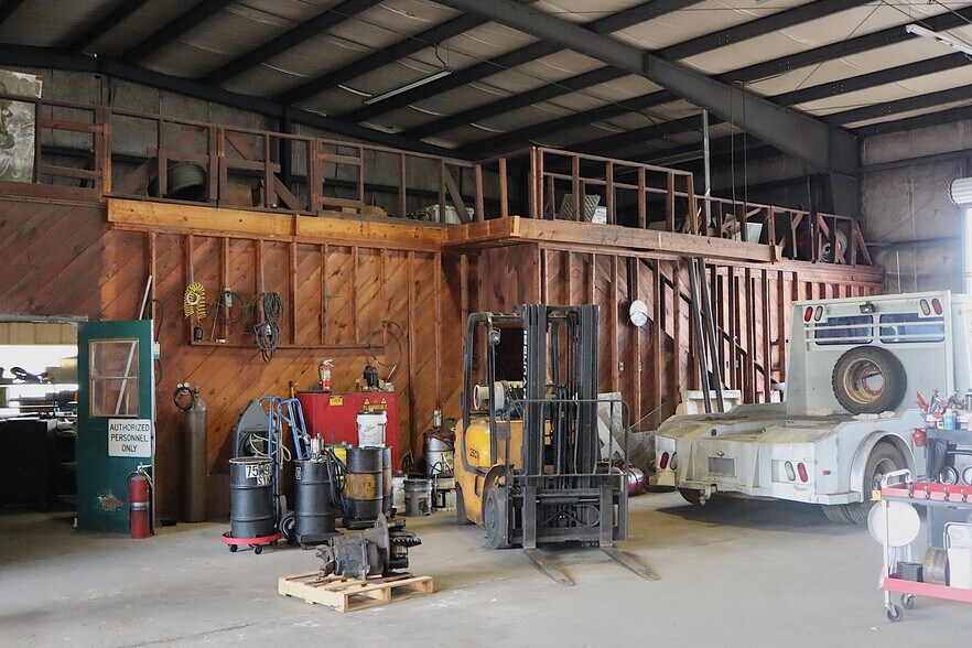 More Photos Of 1530 Parker Ln, Enterprise Warehouse For Lease