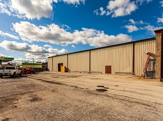 More Photos Of 4848 Lawndale Ave, La Grange Industrial For Sale
