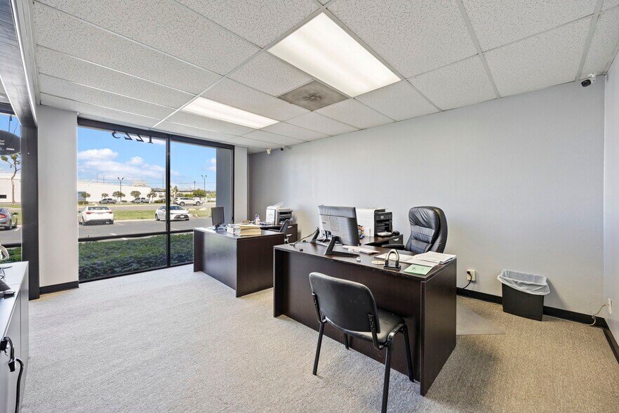 More Photos Of 1215-1223 N Tustin Ave, Anaheim Light Distribution For Sale