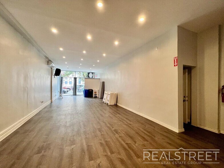 More Photos Of 863 Knickerbocker Ave, Brooklyn Apartments For Lease