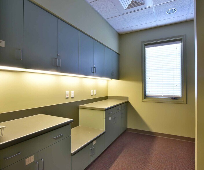 More Photos Of 354 E Washington Ave, Ashburn Healthcare For Sale