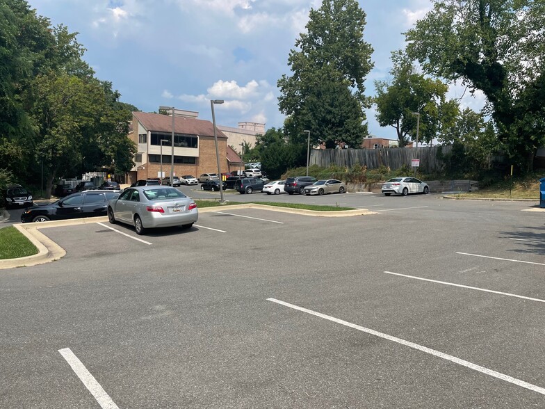 More Photos Of 3821-3859 Farragut Ave, Kensington Office For Lease