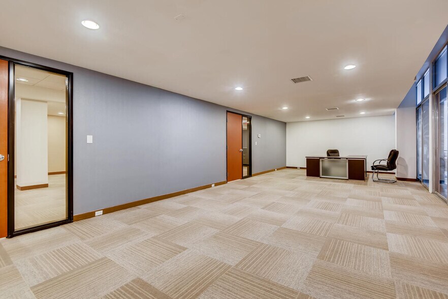 More Photos Of 228 S 4th St, Las Vegas Office For Sale