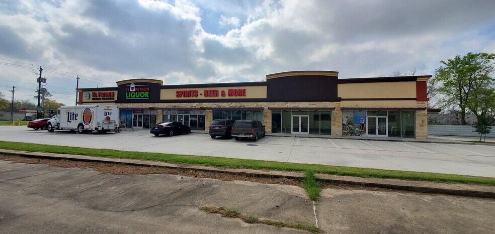 More Photos Of 527 Sheldon Rd, Channelview Freestanding For Lease