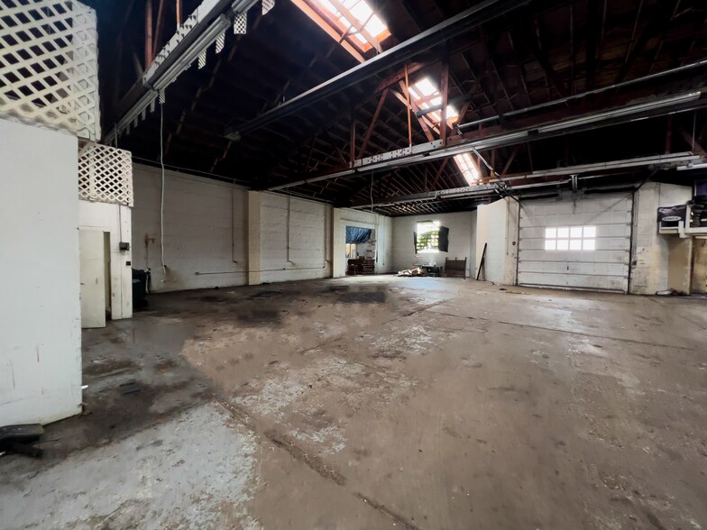 More Photos Of 7829-7839 W Grand Ave, Elmwood Park Warehouse For Sale