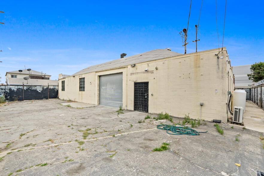 Primary Photo Of 1000 S Gerhart Ave, Commerce Food Processing For Lease