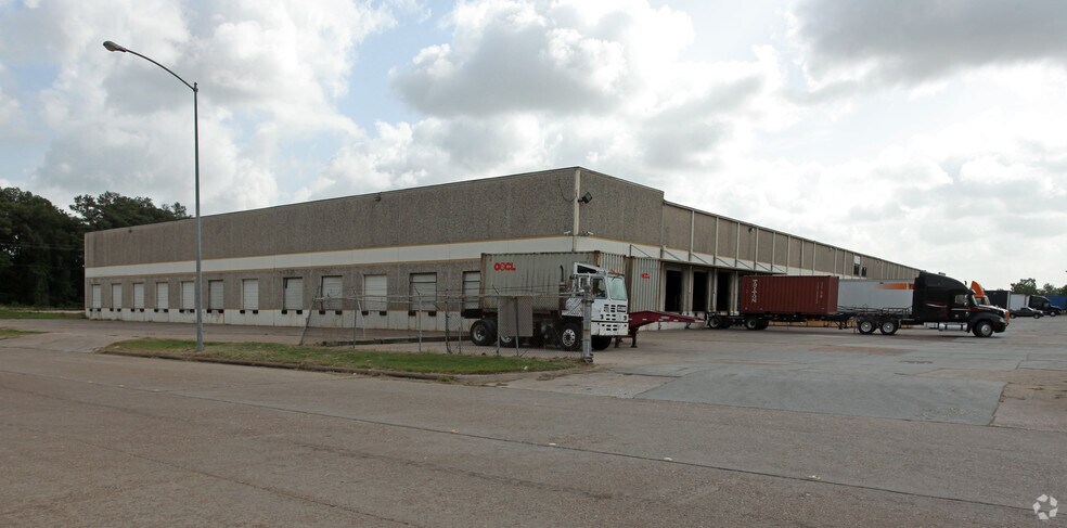 More Photos Of 9005 Spikewood Dr, Houston Distribution For Lease