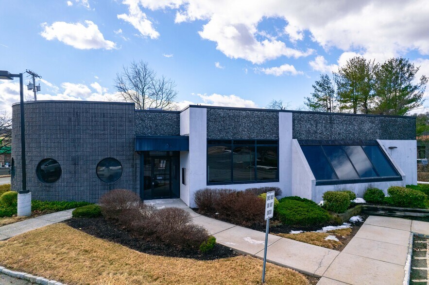 More Photos Of 99 Howard Blvd, Mount Arlington Bank For Lease