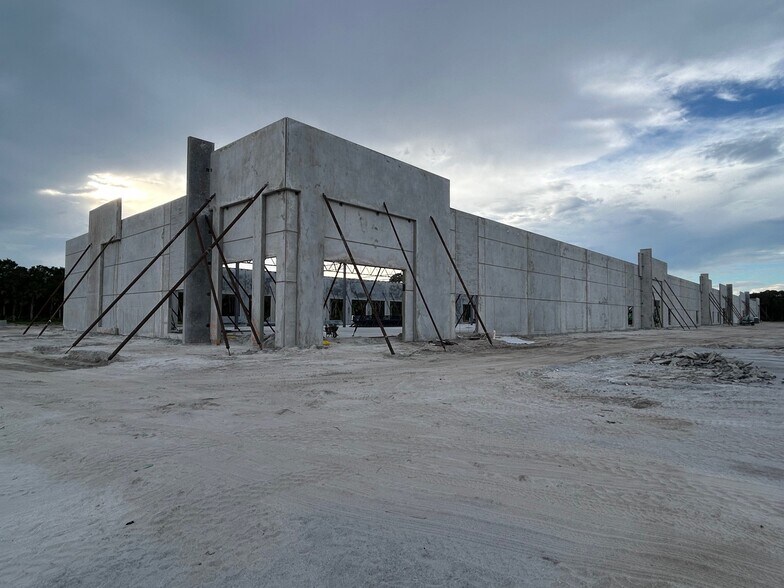 More Photos Of 302 Parktowne Blvd, Edgewater Unknown For Lease