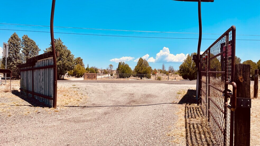 More Photos Of 1613 W San Antonio St, Marfa Specialty For Sale