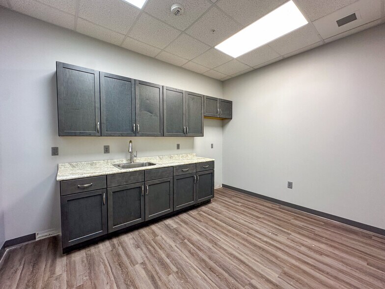 More Photos Of 2000 Bob Wade NW ln, Huntsville Warehouse For Lease