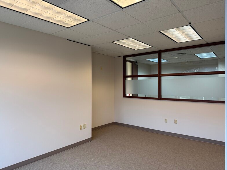 More Photos Of 3302 Fuhrman Ave E, Seattle Office For Lease
