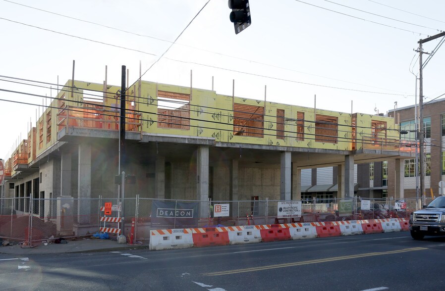More Photos Of 4242 NE Halsey St, Portland Apartments For Lease