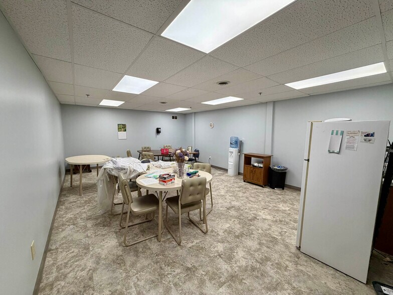 More Photos Of 4030 Gill Ave, Hampstead Research And Development For Sale