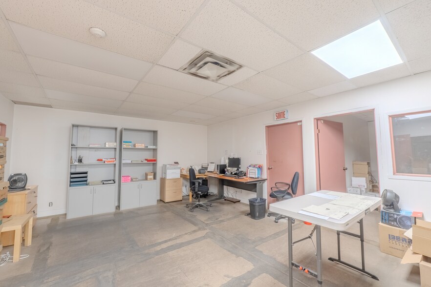More Photos Of 181 Av Oneida, Pointe-claire Industrial For Sale