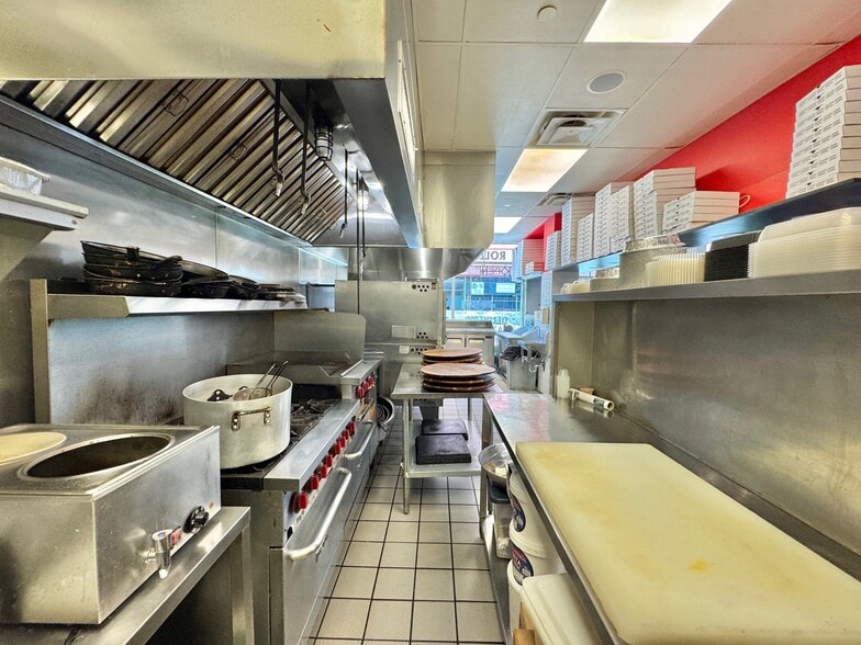 More Photos Of 215-15 Northern Blvd, Bayside Storefront Retail Office For Sale