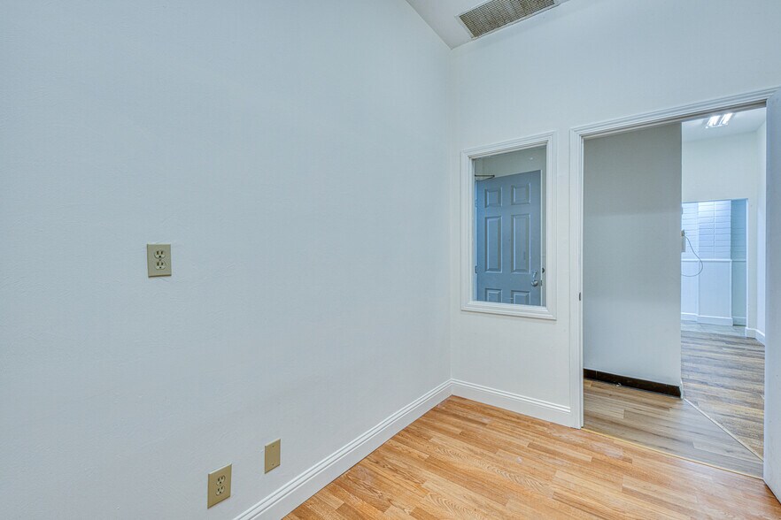 More Photos Of 729 S Main St, Salinas Office For Sale