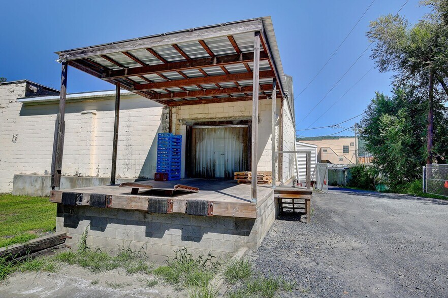 More Photos Of 510 S Pearl St, Coal Township General Retail For Sale