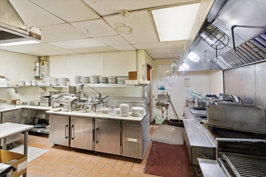 More Photos Of 28080 Waltz Rd, New Boston Restaurant For Sale