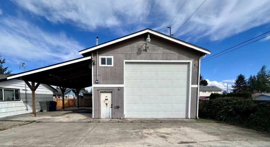 Primary Photo Of 11963 160th - Garage st, Renton Service For Lease