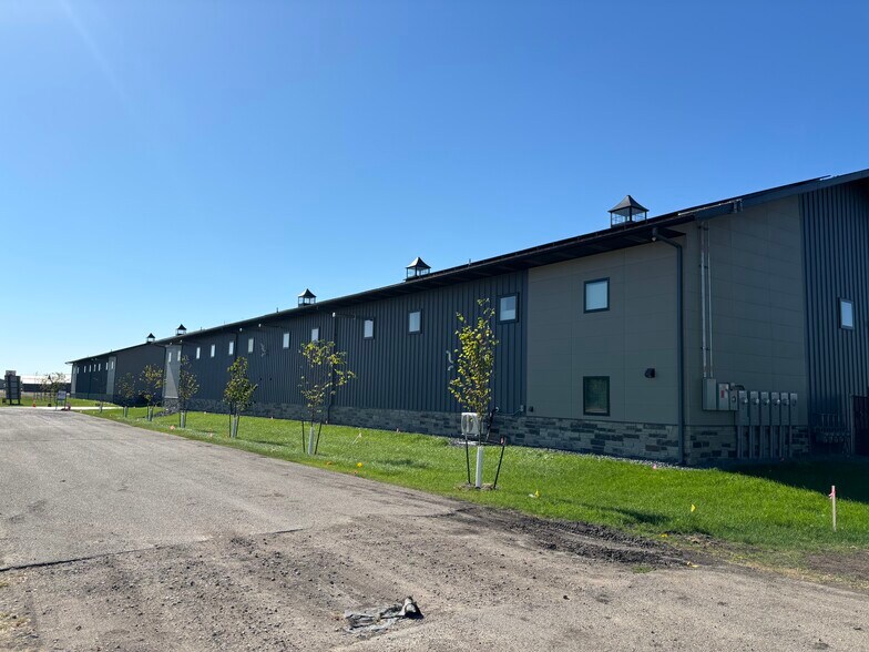 More Photos Of 1301 Main Avenue SE, Moorhead Flex For Lease