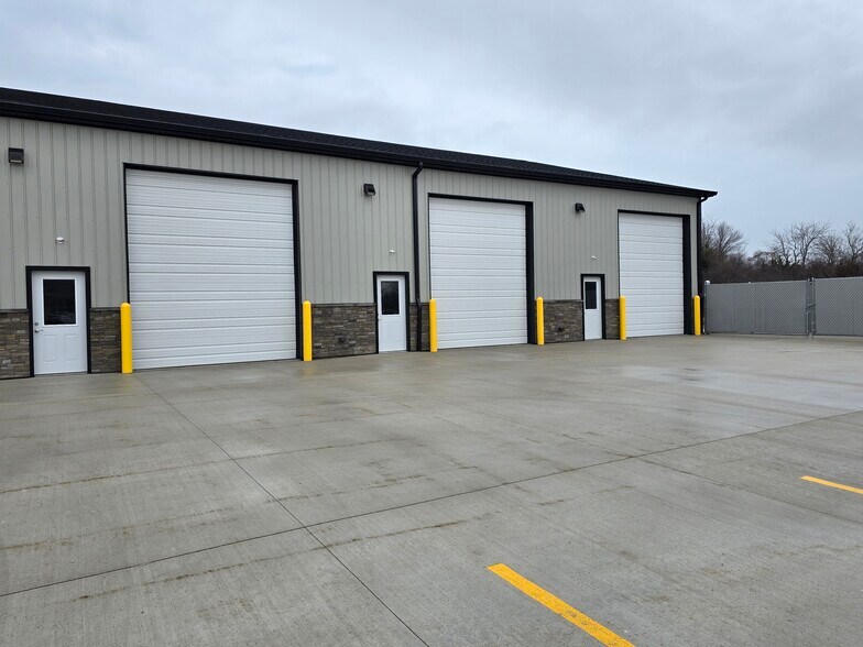 Primary Photo Of 3921 Traxler Ct, Bay City Warehouse For Lease