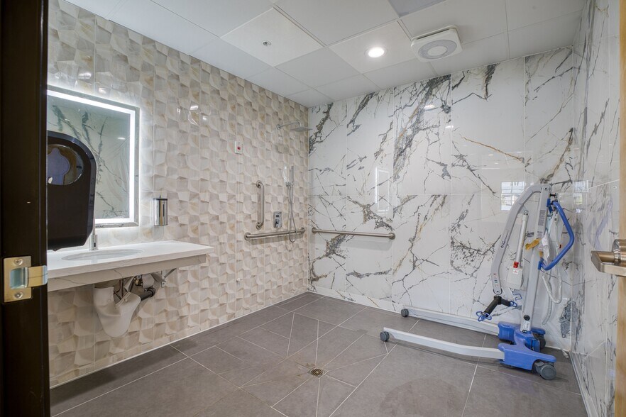 More Photos Of 8291-8295 Westminster Blvd, Westminster Medical For Lease