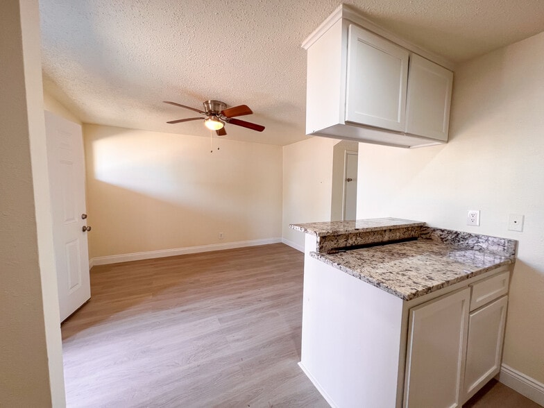 More Photos Of 105-109 Cypress Ave, Crosby Apartments For Sale