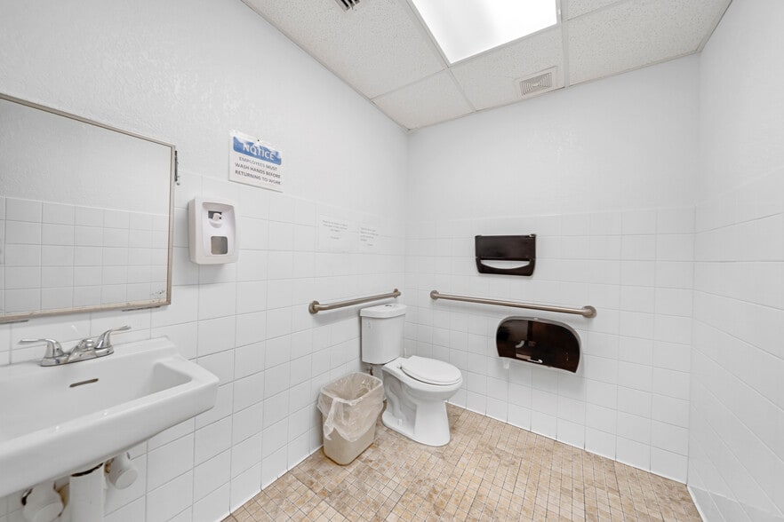 More Photos Of 3401 NW 7th St, Miami Medical For Lease
