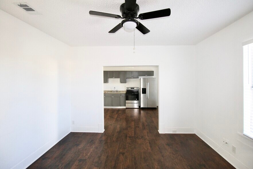 More Photos Of 610 Dundee Rd, Dundee Storefront Retail Residential For Lease
