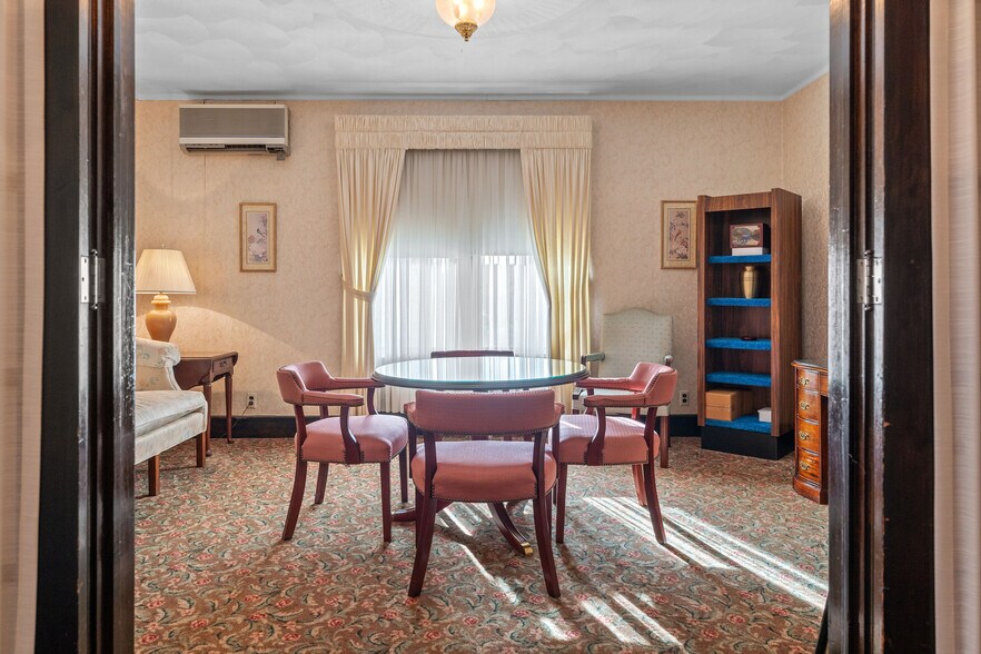 More Photos Of 150 Main St, Johnson City Medical For Sale