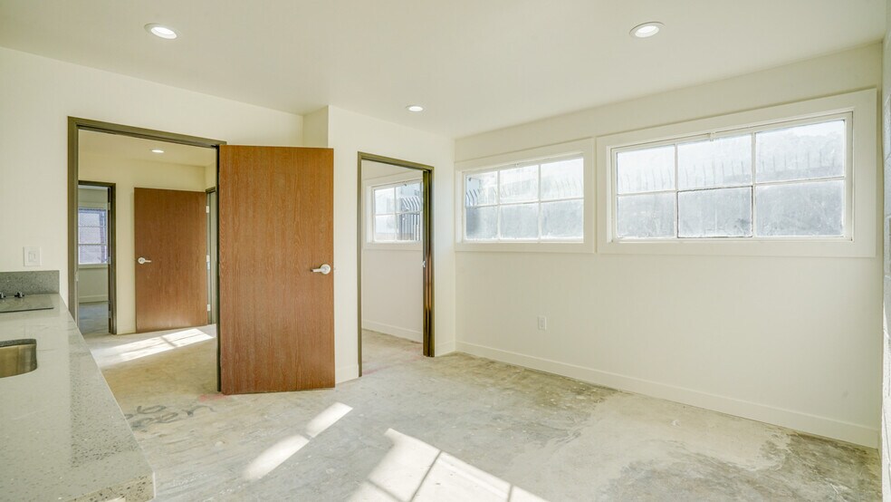 More Photos Of 2431 Eads St, Los Angeles Warehouse For Lease