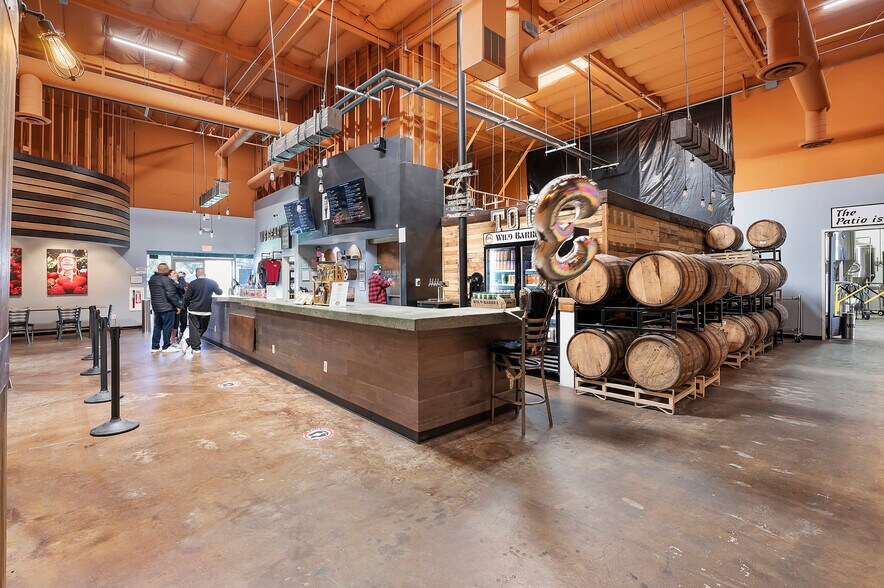 More Photos Of 692-694 Rancheros Dr, San Marcos Showroom For Lease