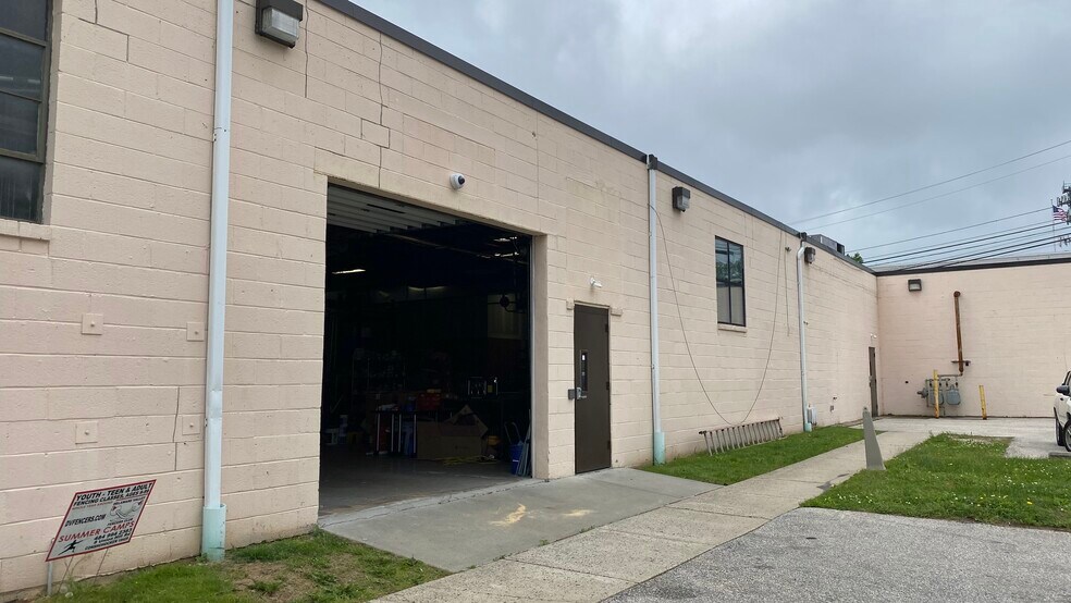 More Photos Of 8 Union Hill Rd, West Conshohocken Warehouse For Sale