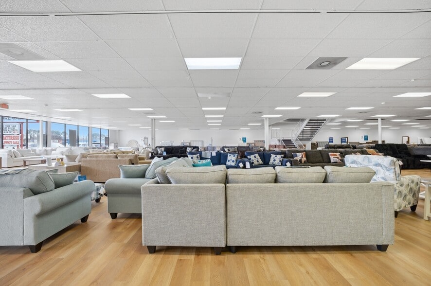 More Photos Of 6542 E Virginia Beach Blvd, Norfolk Freestanding For Lease