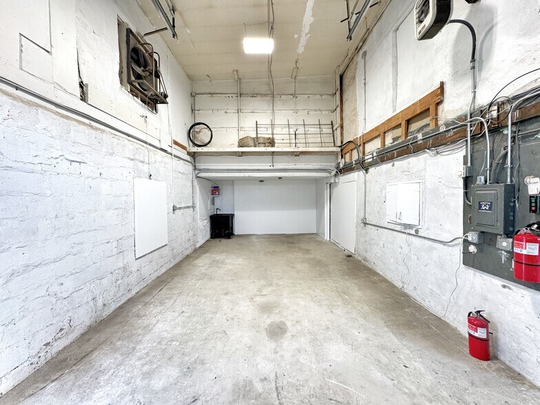 More Photos Of 16 Ruby St, Norwalk Manufacturing For Lease