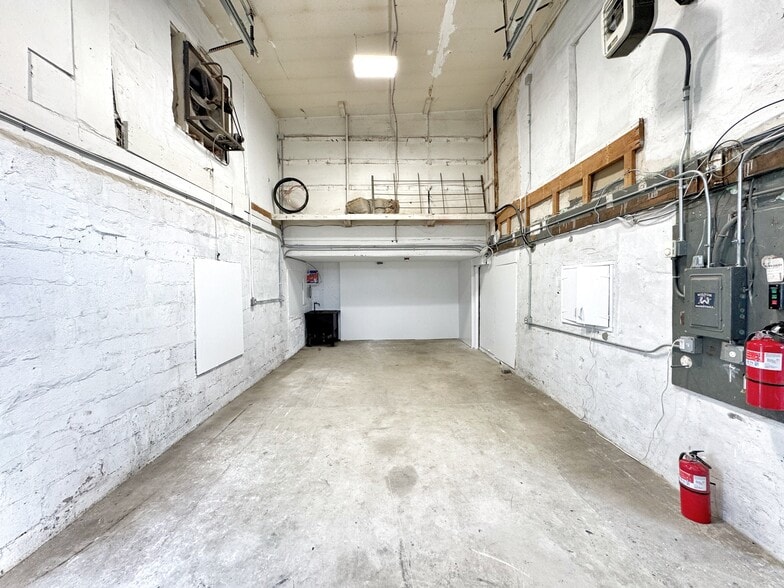 More Photos Of 16 Ruby St, Norwalk Manufacturing For Lease