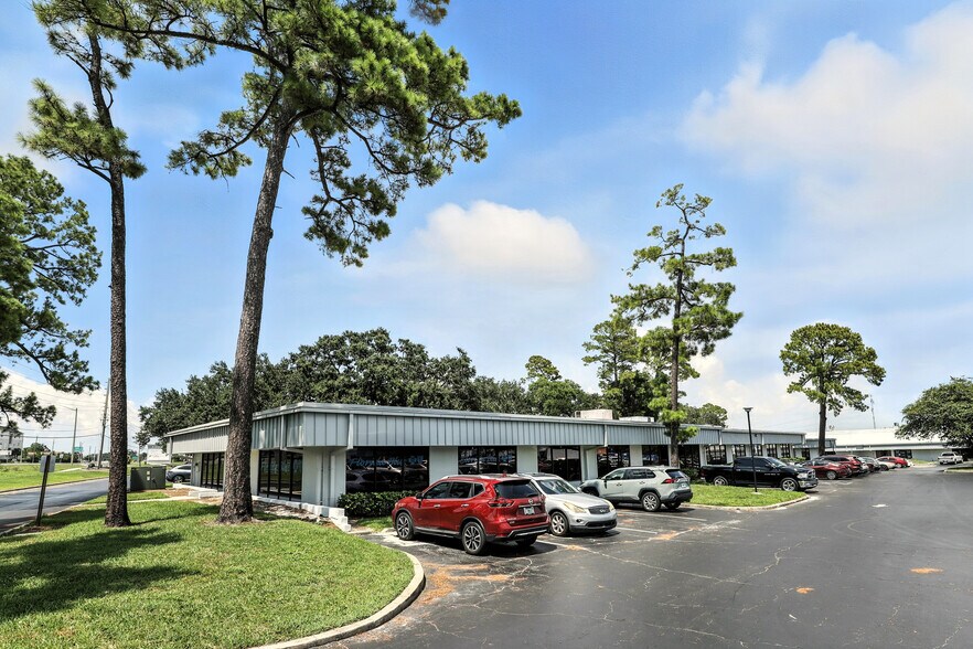 More Photos Of 701 S Kirkman Rd, Orlando Flex For Lease