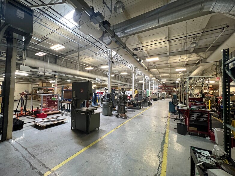 More Photos Of 449 Gardner St, South Beloit Manufacturing For Sale