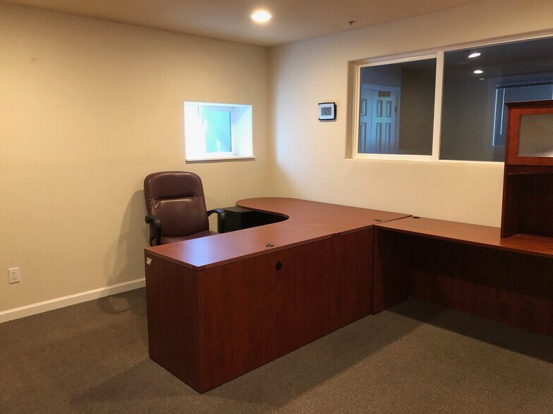 More Photos Of 1350 Central Ave, Santa Rosa Showroom For Lease