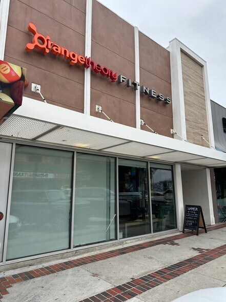 More Photos Of 139 N San Fernando Blvd, Burbank Storefront For Sale