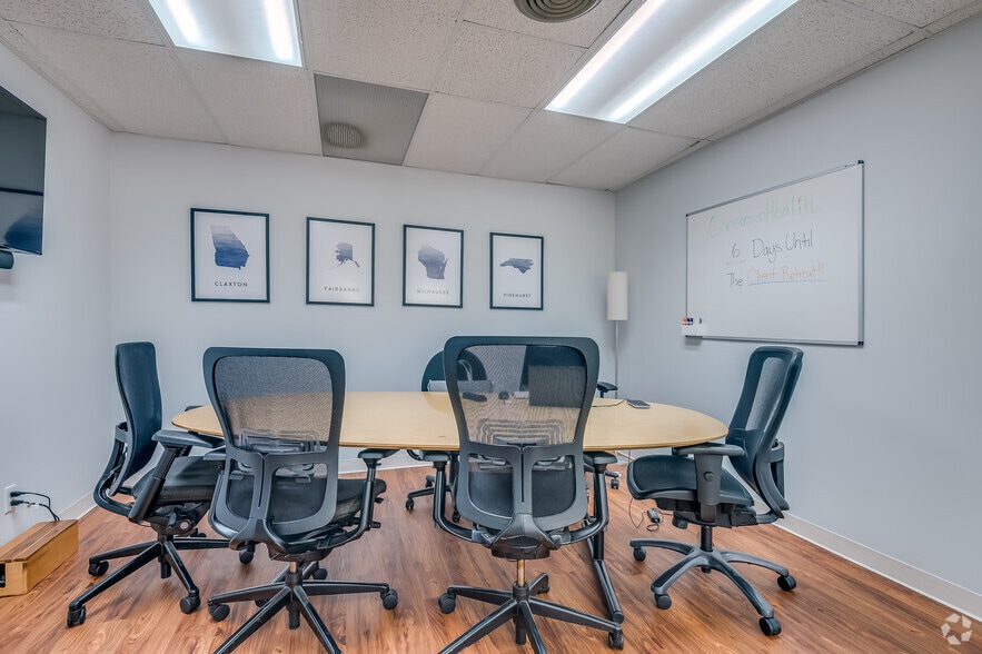 More Photos Of 10625 W North Ave, Milwaukee Medical For Lease